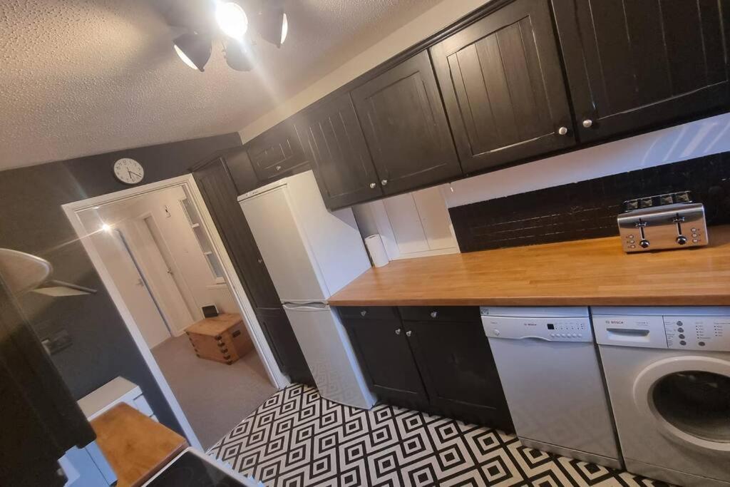 Spacious Self Contained Flat In Superb Location Lymington Zewnętrze zdjęcie